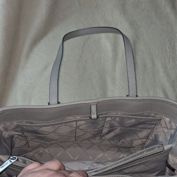 Pearl Gray Michael Kors Jet Set Travel Tote - Picture 4 of 7